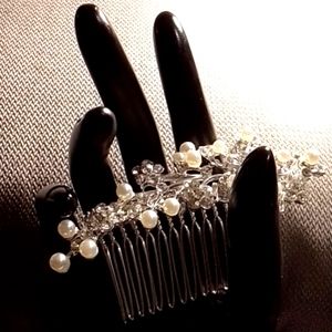 Rhinestone and faux Pearl hair comb perfect for wedding